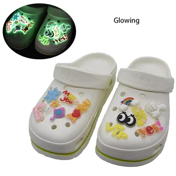1 adet parlayan PVC croc ayakkabı takılar Aksesuarları jıbz göz yıldız öpücük gökkuşağı bling takunya ayakkabı Süslemeleri çocuk çocuklar hediyeler DIY