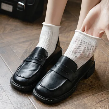 1 adet / Yüksek kaliteli düz renk JK Harajuku kız çorap bahar ve yaz ince Lolita anime siyah ve beyaz öğrenci çizgili çoraplar