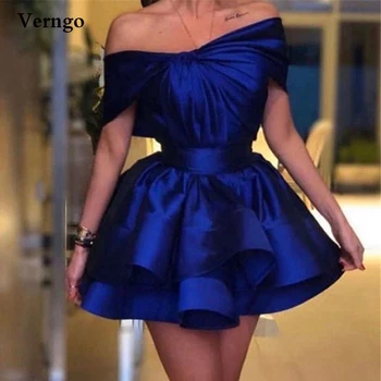 Verngo Kısa koyu Mavi Saten Balo Omuz Kapalı Pliler Fırfır Mini Kokteyl Parti Elbiseleri Katmanlı Kollu Elbiseler 