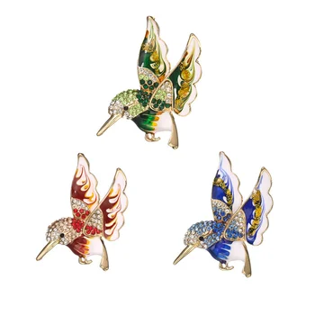 Yeni Varış Tam Zirkon Küçük Kuş Broş Kadınlar için Sevimli Hummingbird Broş Altın Renk Pin hayvan figürlü mücevherat Hediye Ceket Süsleme